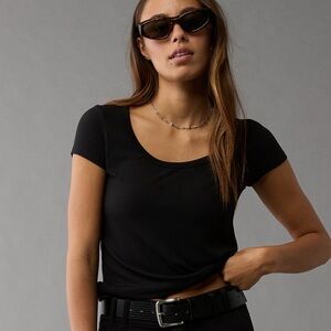 Black short sleeve tee